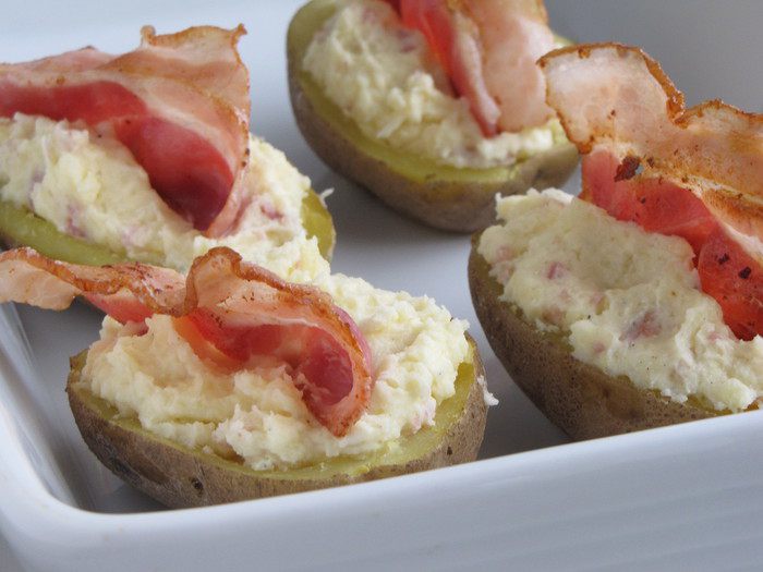 Картофельные лодочки с беконом и сыром