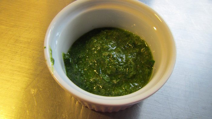 Салат с куриной грудкой и заправкой из ароматных трав