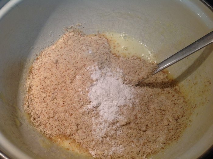 Шоколадный торт с миндалем