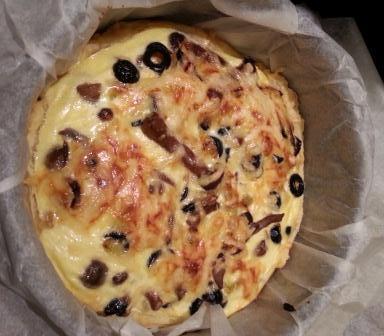 Пирог с опятами и оливками