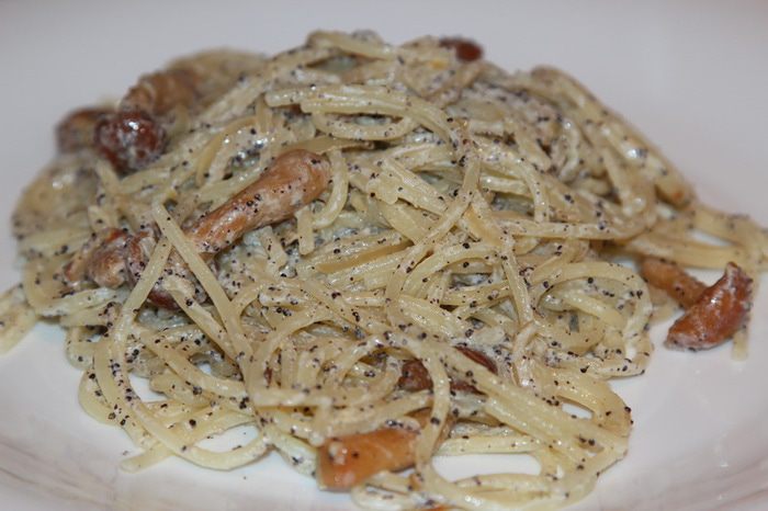 Куриная грудка с брынзой под белковой шапочкой