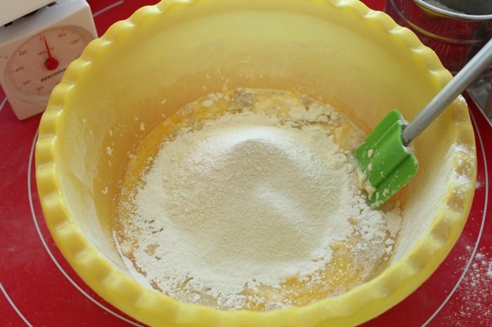 Сдобный хлеб с узором