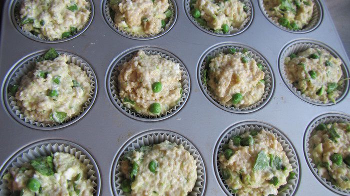 Маффины из киноа с овощами и фетой