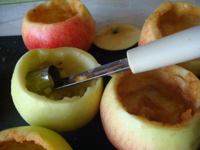 Яблоки, запеченные с начинкой 
