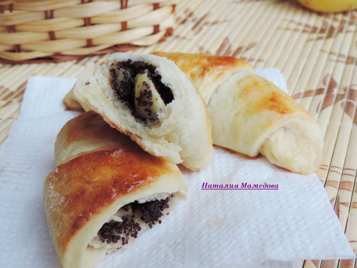 Рогалики с маком и яблоками