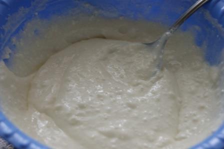 Творожный пирог с маком и карамелизированным бананом