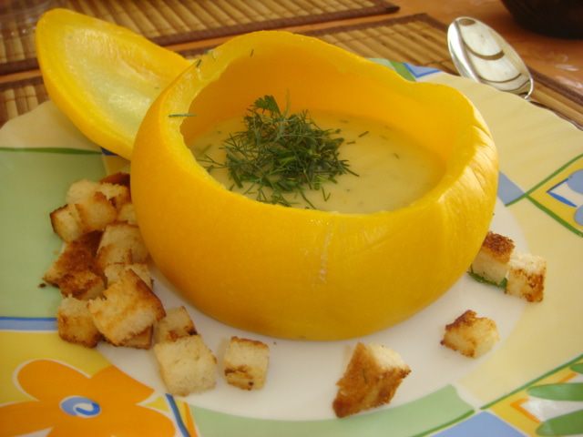 Суп-пюре в съедобном горшочке