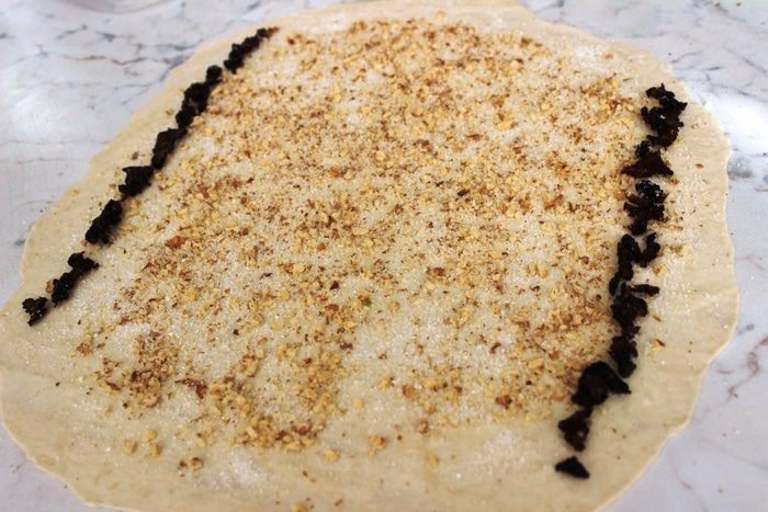 Завитки с орехами и изюмом