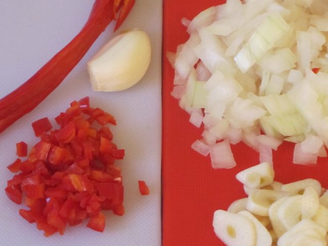 Свиные колбаски с чечевицей