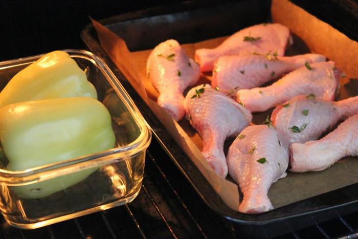 Татьятелле с соусом из миндаля и болгарского перца