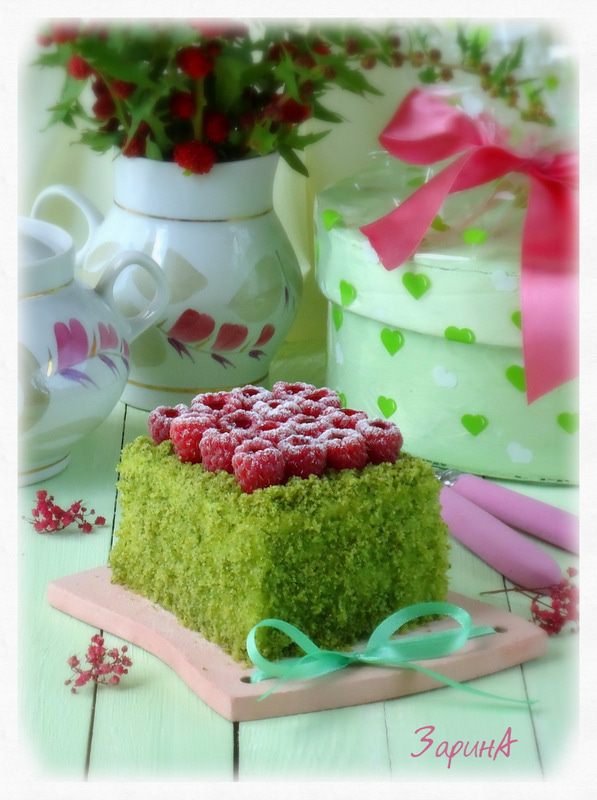 Пирожное Шпинат-малина