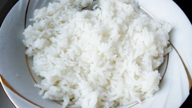 Быстрый плов с рыбой и зеленым горошком