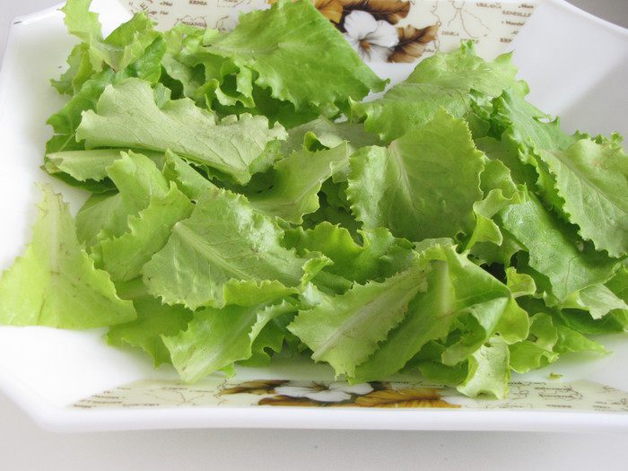 Лосось с зеленым салатом