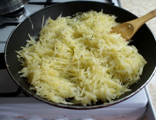 Картофельная пицца с грибами и маслинами