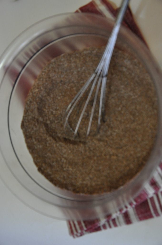 Черемуховый пирог с миндалем и грецкими орехами