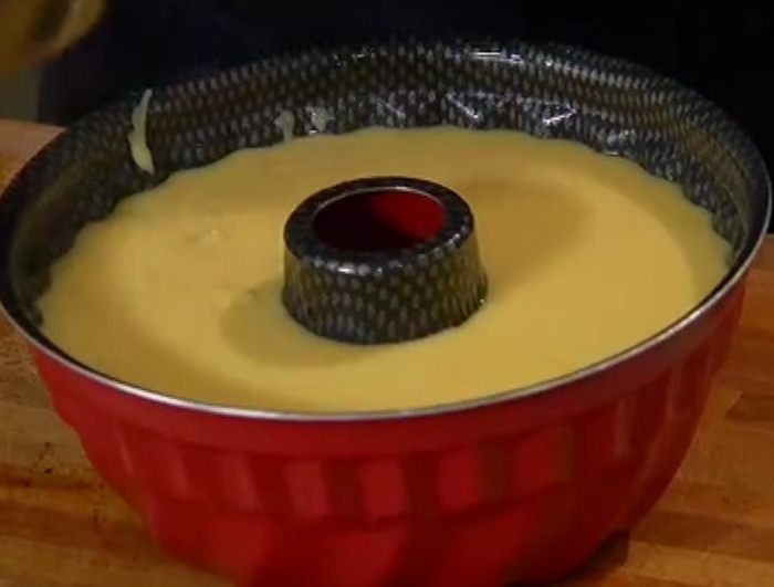 Манный пудинг с пряным апельсиновым сиропом 