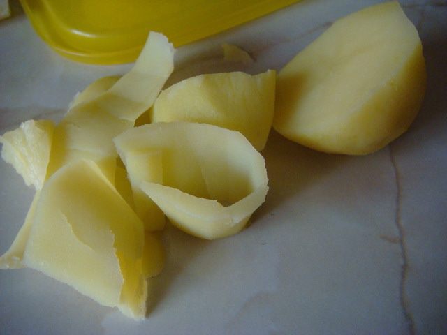 Курочка в слоеном тесте с картофельными розами