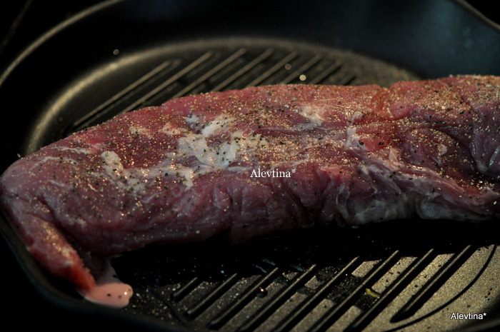 Свиная вырезка с грушами и глазурью