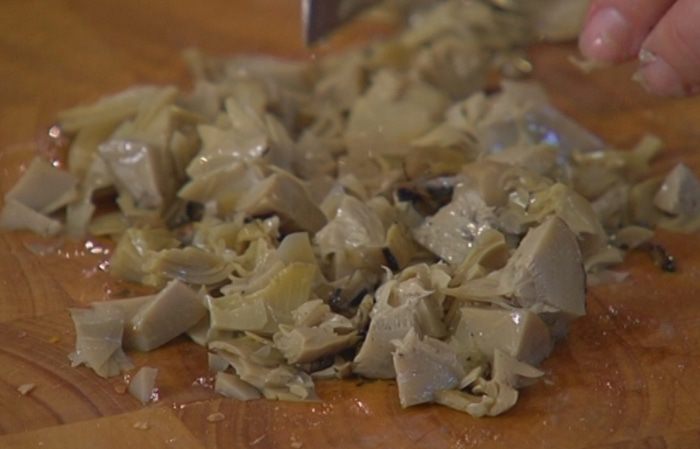 Средиземноморский горячий бутерброд с тунцом и артишоками 