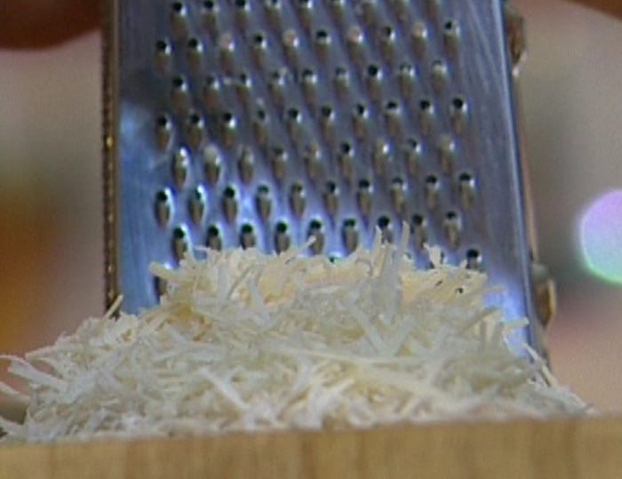 Пенне с острыми колбасками и сладким перцем 