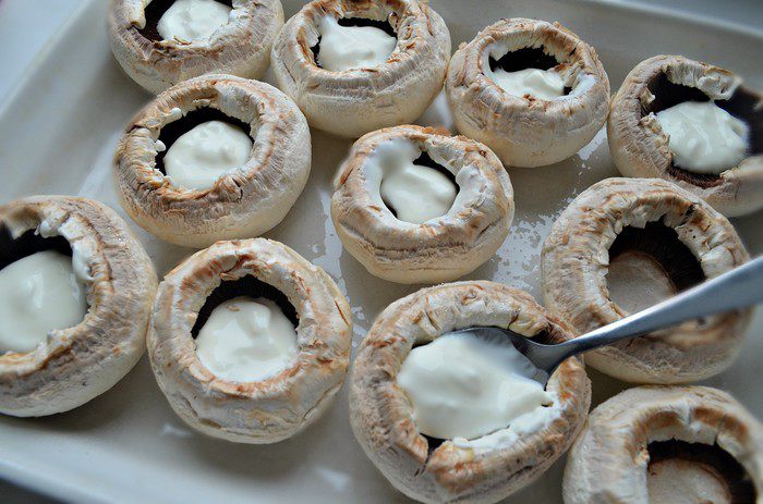 Запеченные фаршированные шампиньоны