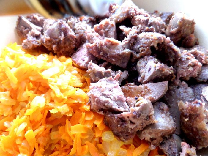 Хлебные корзиночки с паштетом из печени и сыра