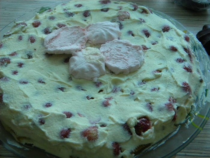 Зефирный торт с клубникой