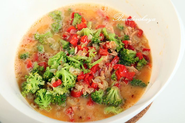 Испанская тортилья с тунцом и брокколи 