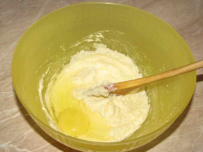 Миндальный пирог с персиками и штрейзелем