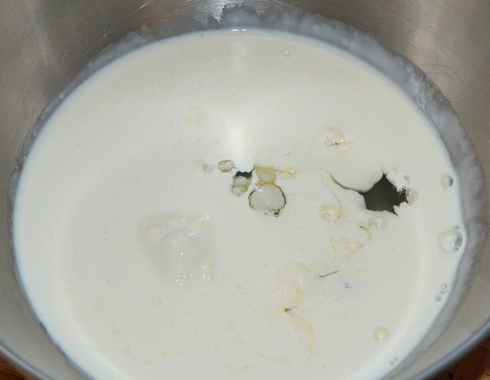 Куриная грудка с брынзой под белковой шапочкой