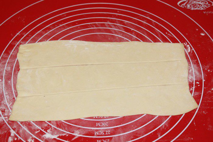 Рулет из индейки с черносливом в тесте