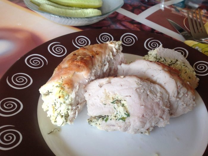 Рулеты из индейки с творогом и зеленью