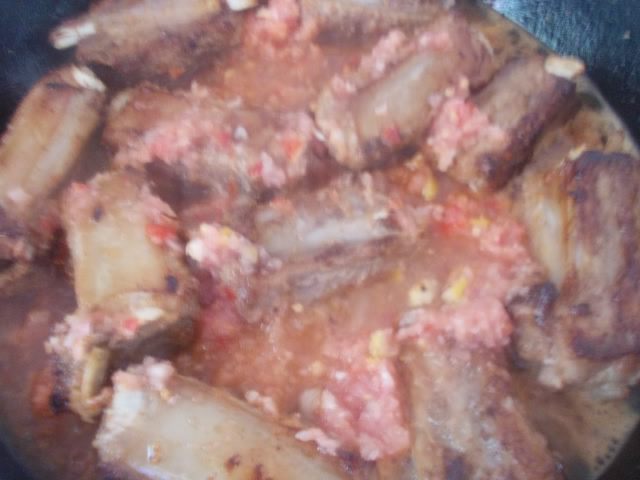 Ребрышки с черносливом и коньяком