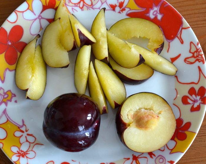 Нежнейшее пирожное со сливами (без муки)