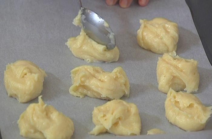 Эклеры с начинкой из творога и зелени