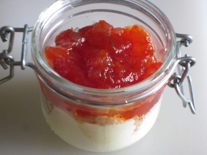 Мини-тирамису с томатным чатни и бальзамическим сиропом