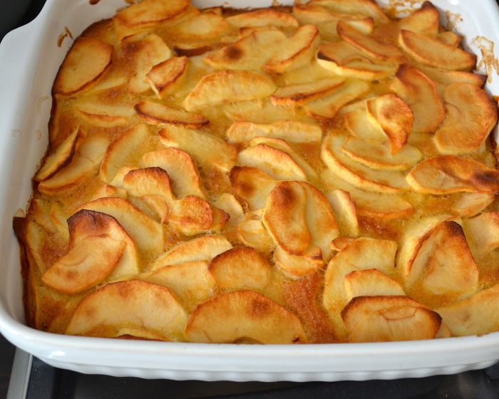 Французский яблочный пирог (Gâteau invisible aux pommes)