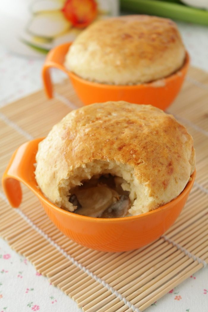 Горячие пироги с курицей на ужин