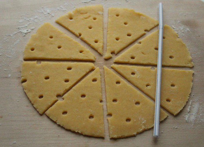 Сырный крекер