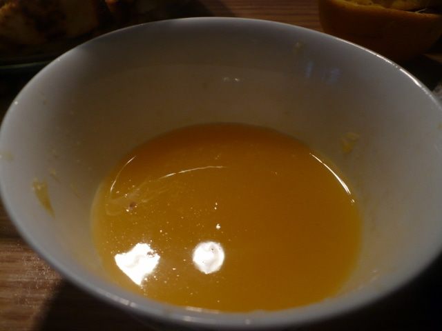 Шоколадный торт со взбитыми сливками