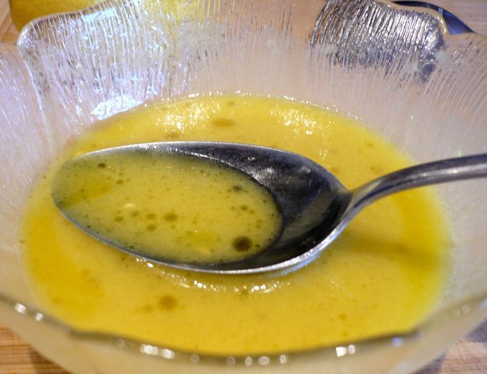 Куриные колбаски с шампиньонами и кедровыми орешками