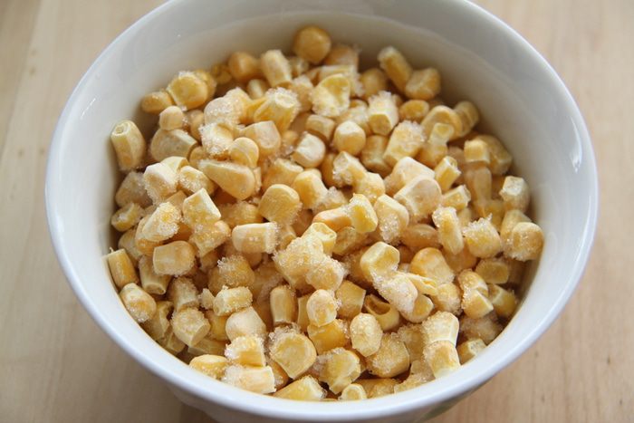 Тeплый салат с черной чечевицей и киноа