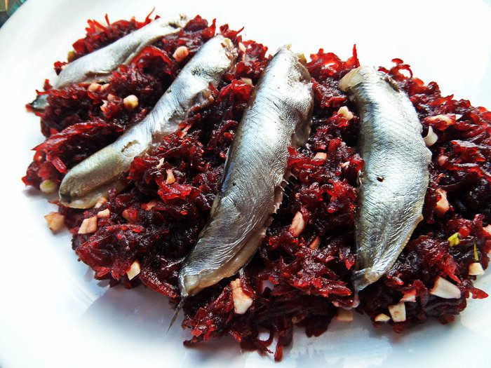 Свекольный гарнир с килечкой