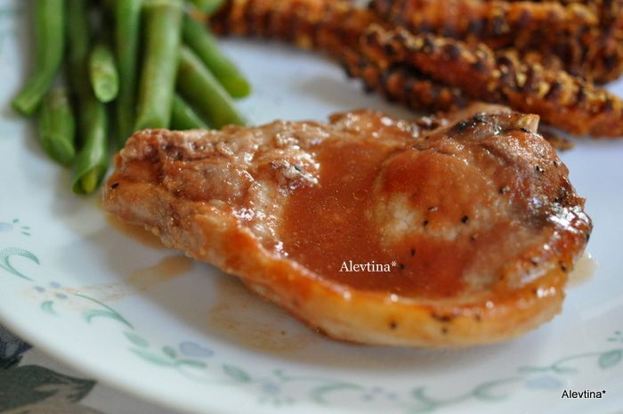 Свиные отбивные в томатном соусе