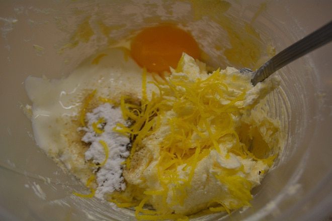 Пирог с ананасами и творогом