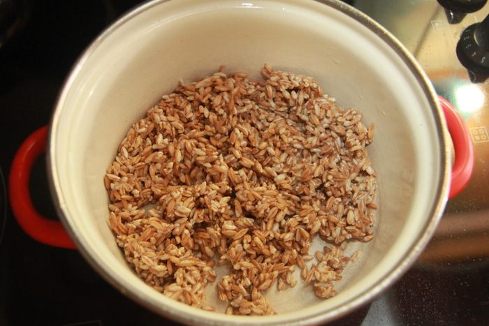 Хлеб с полбой и цукатами