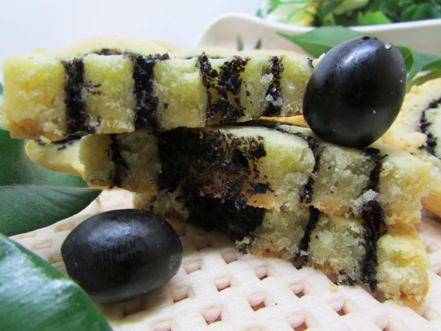 Сырное печенье с маслинами и ароматом лимона
