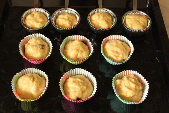 Куличи с апельсиновой цедрой и вяленой клюквой