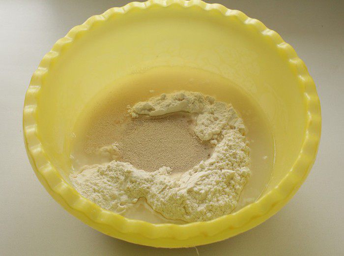 Хлеб с вялеными помидорами