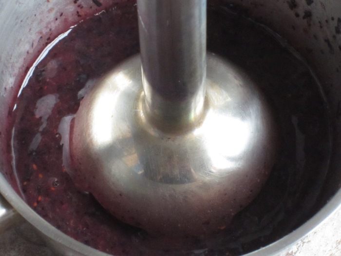 Мини-бриоши с творожно-черничным кремом